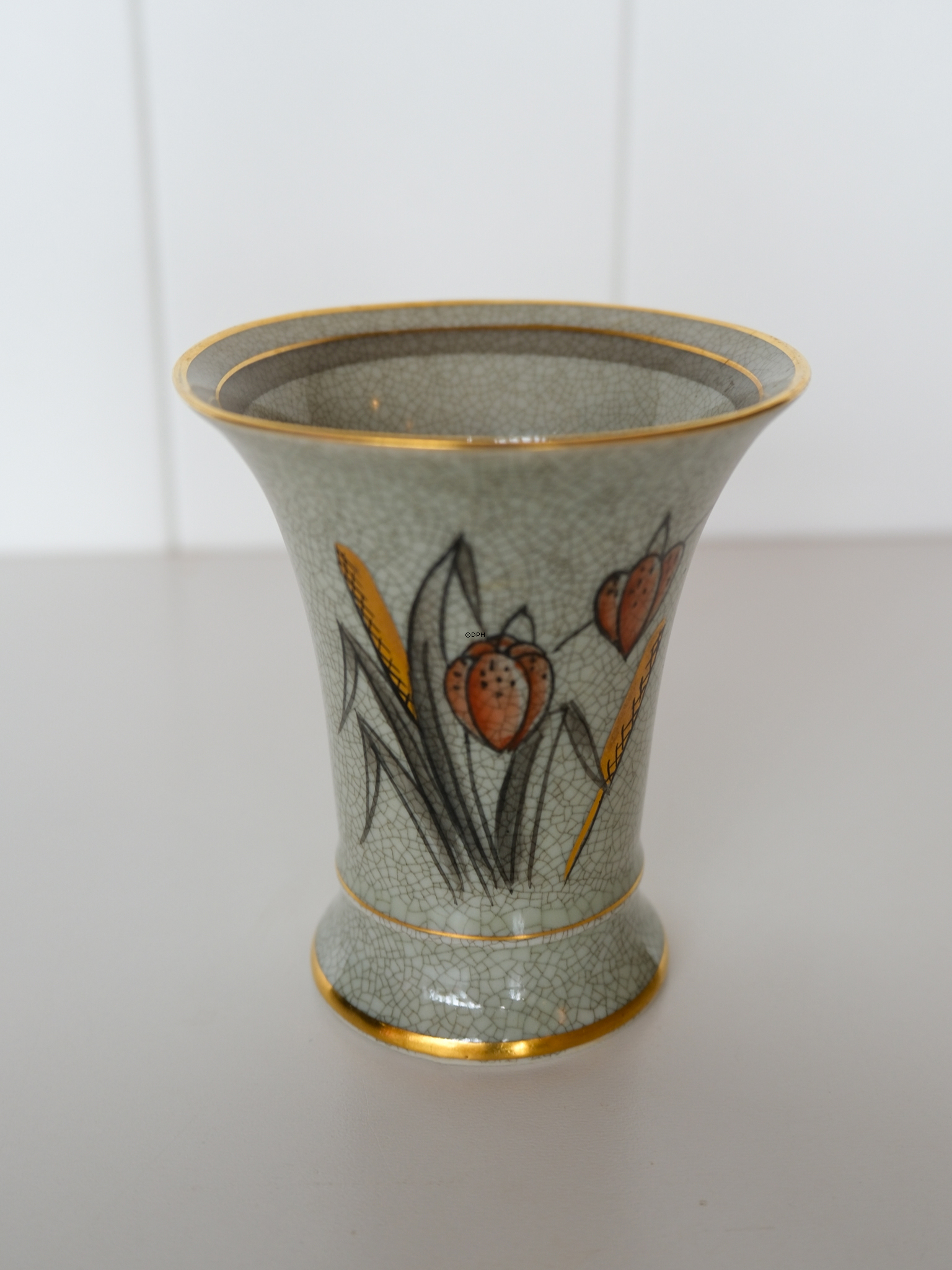 KPM craquelé Vase mit orangefarbener Blume, Nr. 26-4-3018