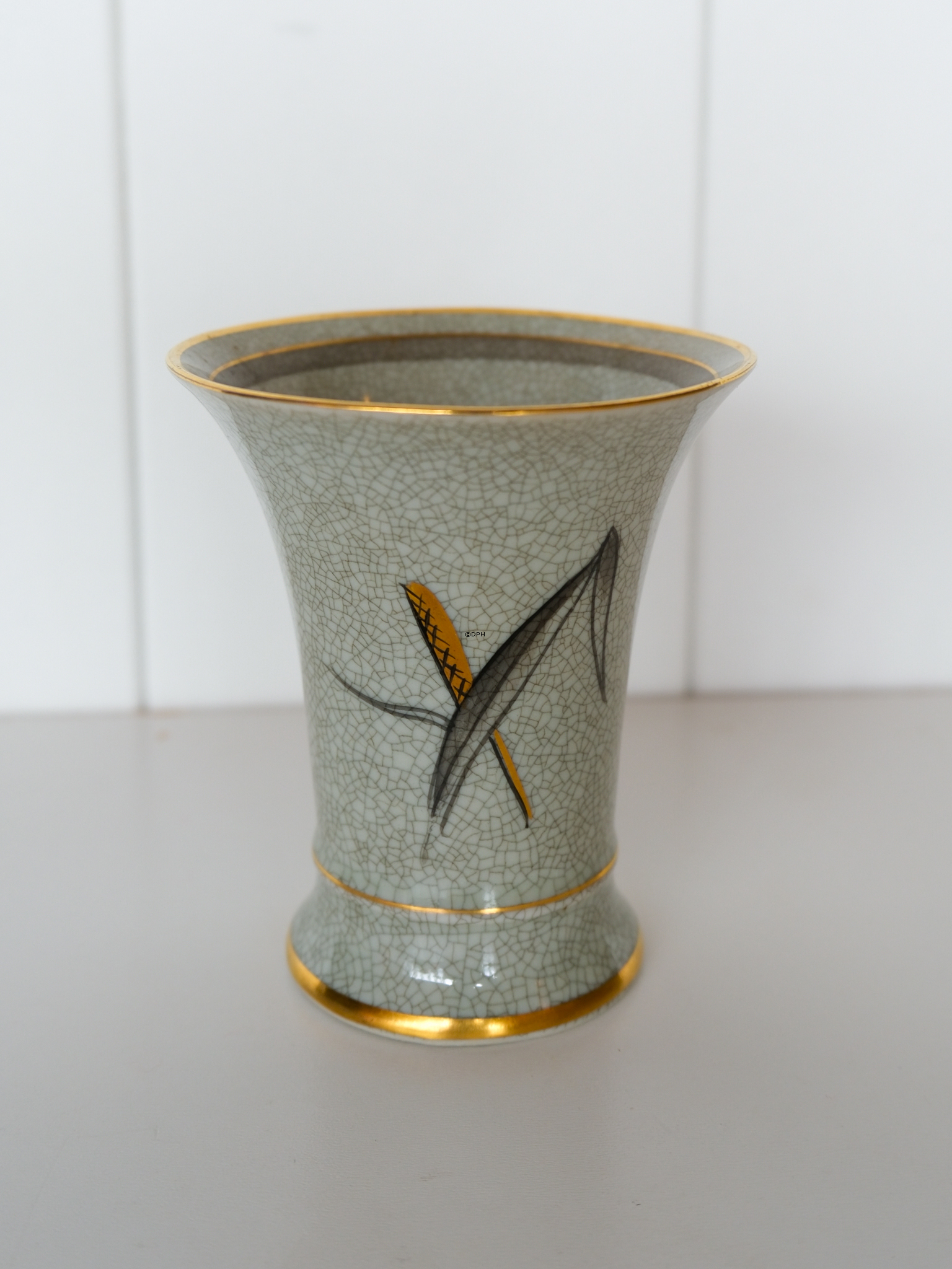 KPM craquelé Vase mit orangefarbener Blume, Nr. 26-4-3018