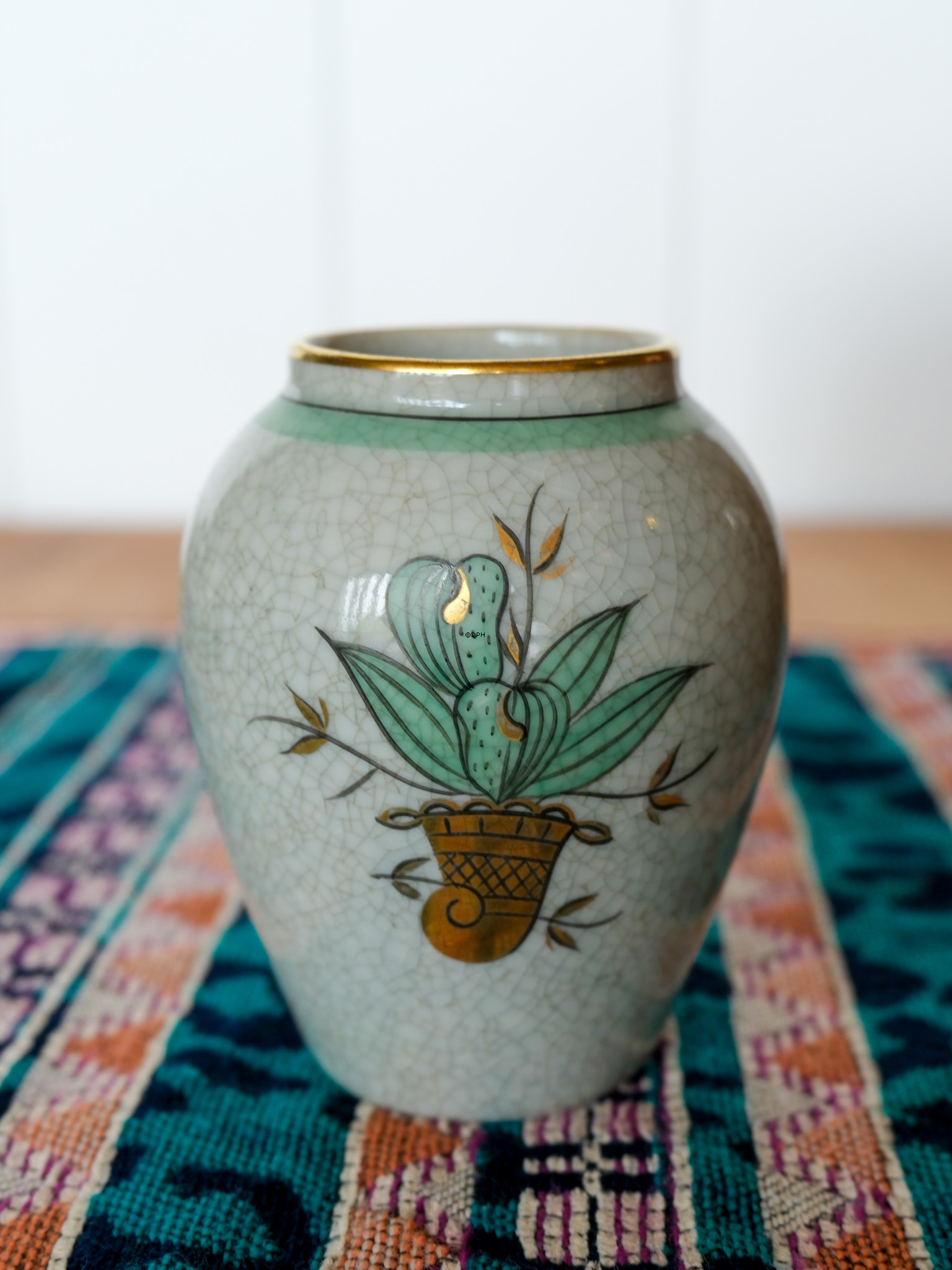 Lyngby craquelé Vase mit Grün Blume, Nr. 74-1-3028
