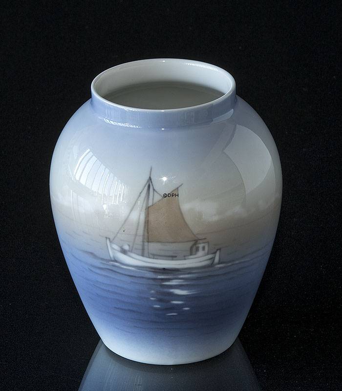 Lyngby Vase mit Fischerboot Nr. 74-2-51