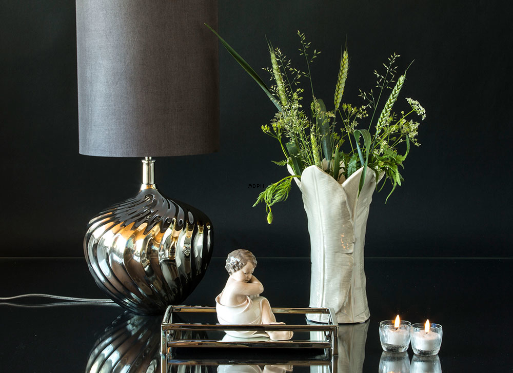 Viereckiges Tablett in poliertem Stahl mit Spiegel