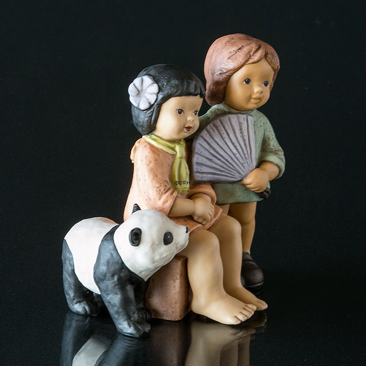 Goebel Hummel Nina und Marco Nina mit Freund und Panda