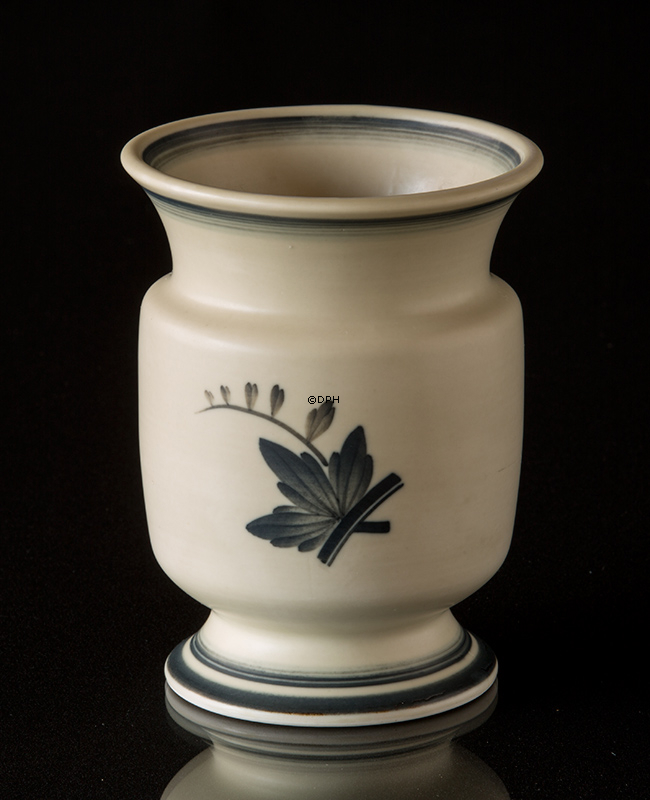 Vase mit Blume, Royal Copenhagen Nr. 1-32