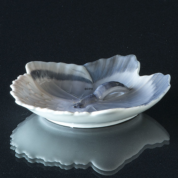 Jugendstil Schale mit Nachtfalter, Royal Copenhagen Nr. 10-16 (fachmännisch repariert)