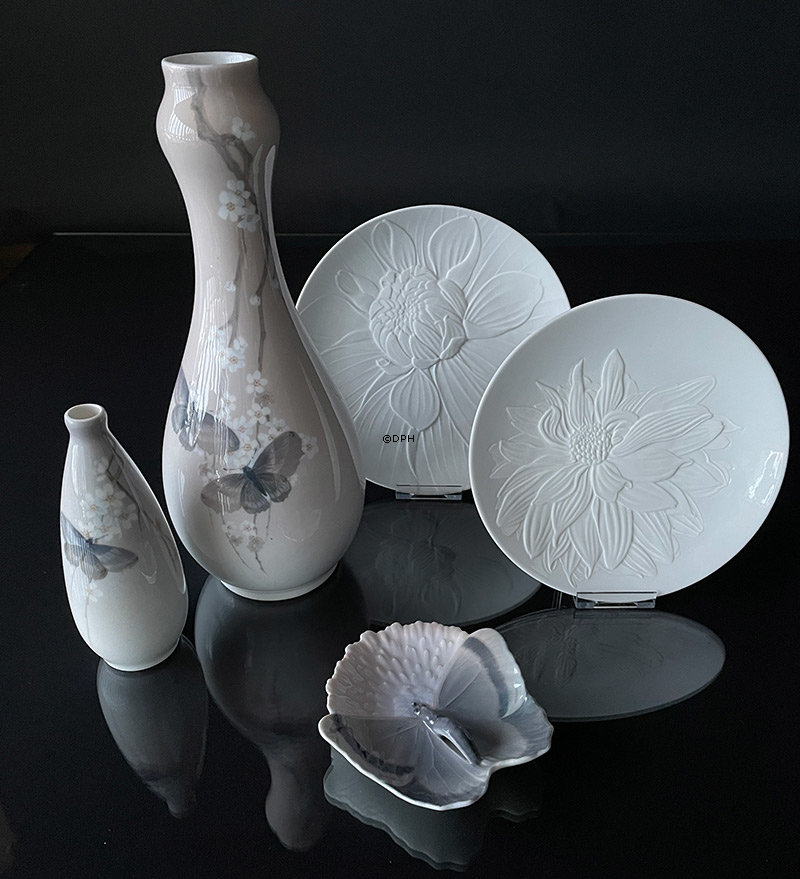 Jugendstil Schale mit Nachtfalter, Royal Copenhagen Nr. 10-16 (fachmännisch repariert)