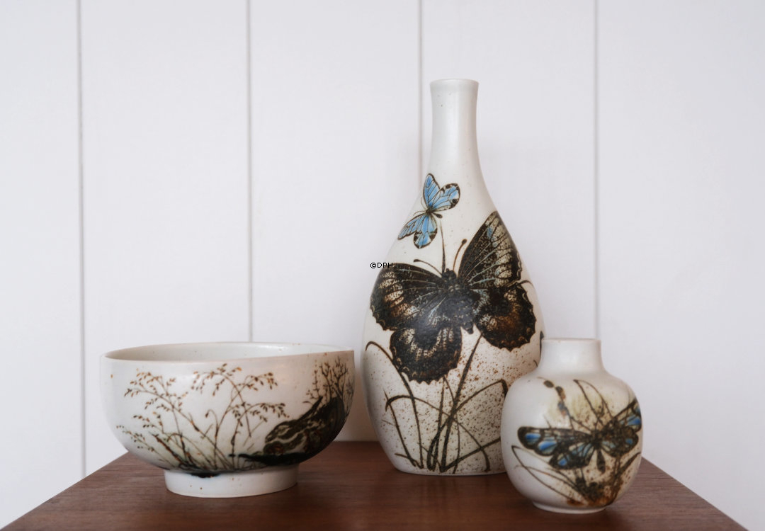 Diana Fayence-Vase mit Schmetterlingen, Royal Copenhagen Nr. 1044-5141