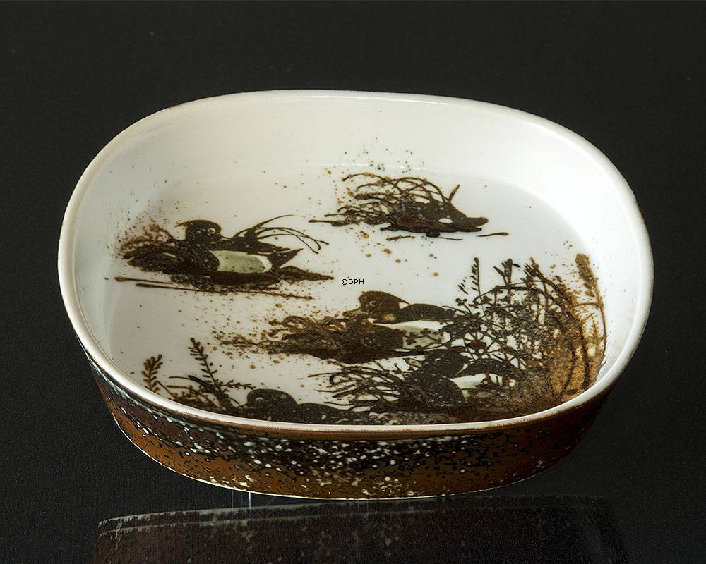 Fayenceschale mit Eiderenten von Nils Thorssen, Royal Copenhagen Nr. 1048-5303