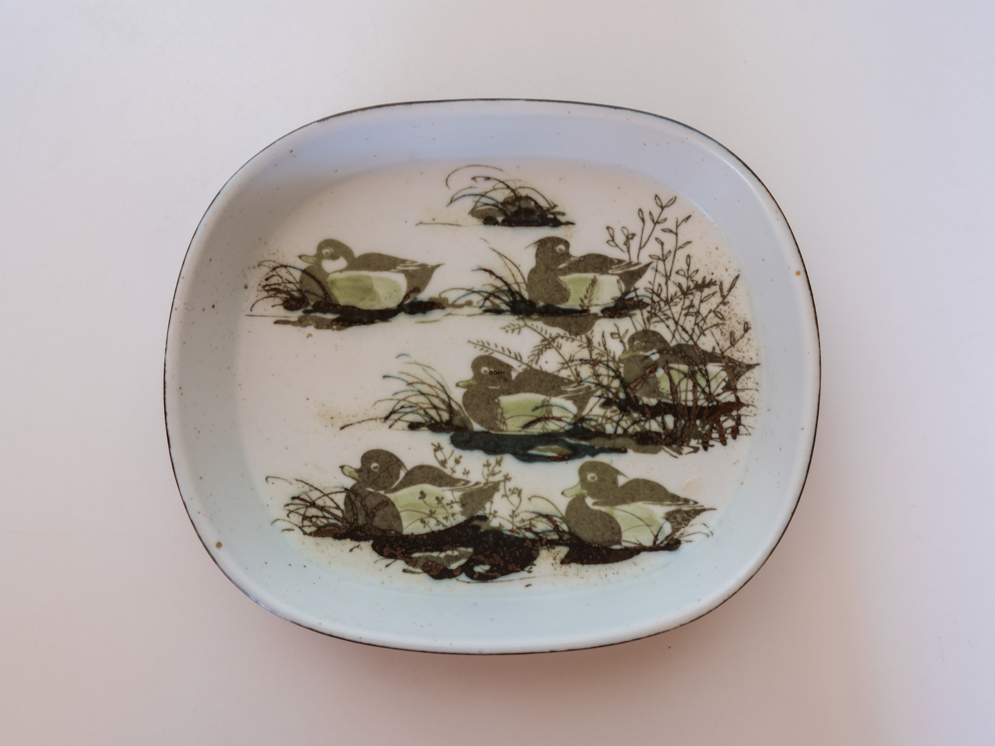 Royal Copenhagen Schale mit Eiderenten von Niels Thorsson