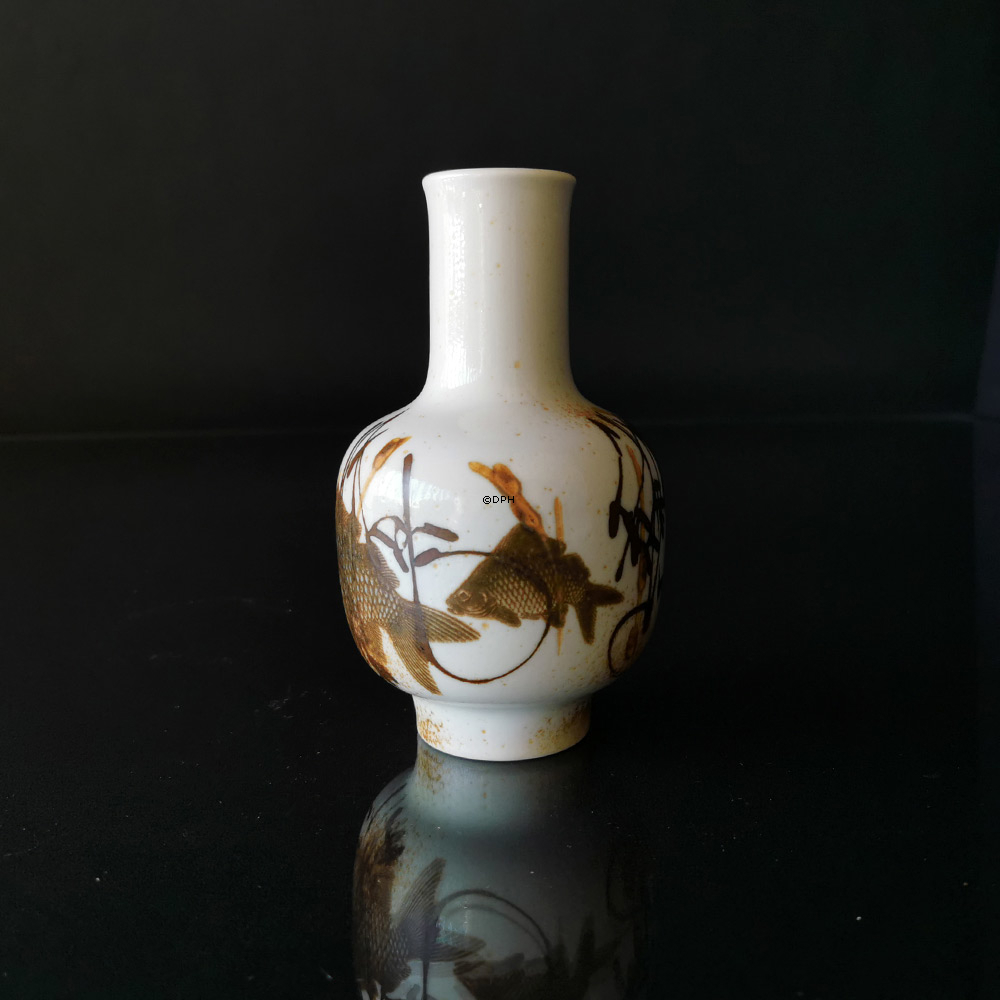 Diana Fayencevase mit Fisch von Nils Thorssen, Royal Copenhagen Nr. 1063-5367