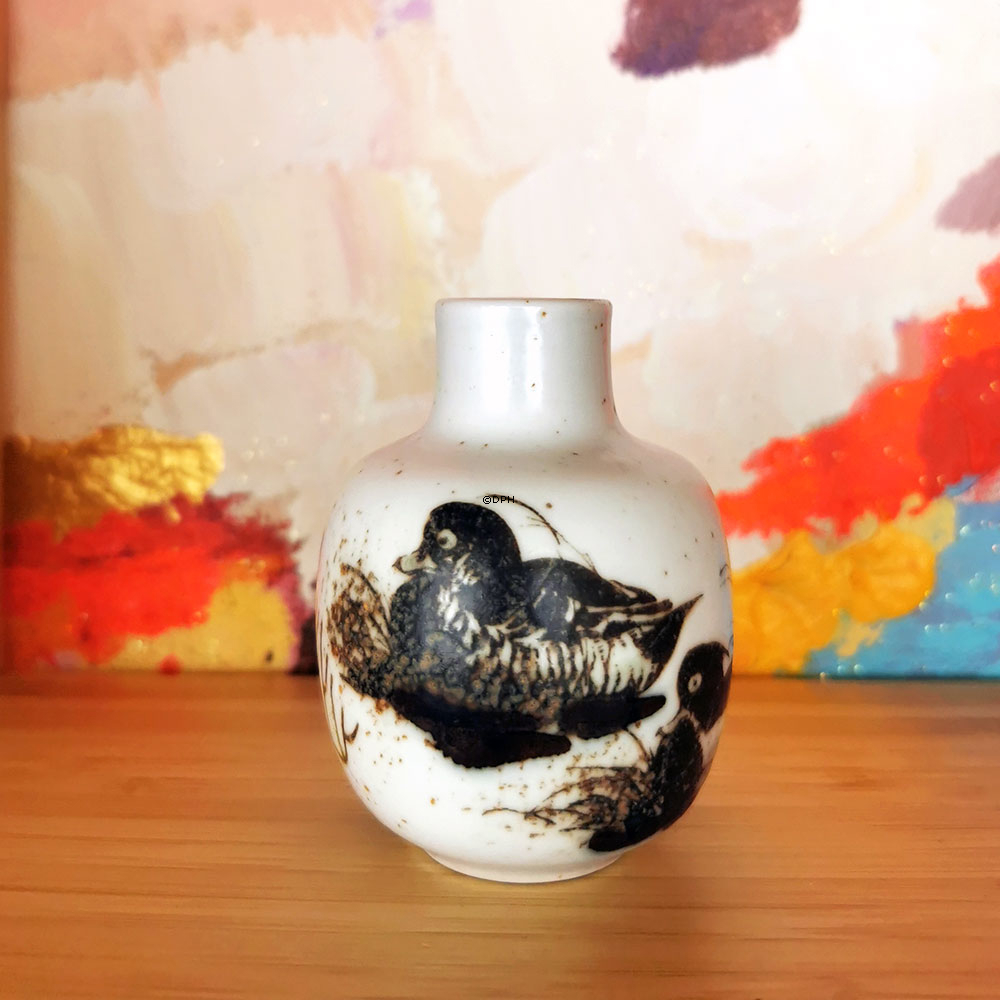 Fayence vase mit Eiderenten von Nils Thorssen, Royal Copenhagen Nr. 1068-5375
