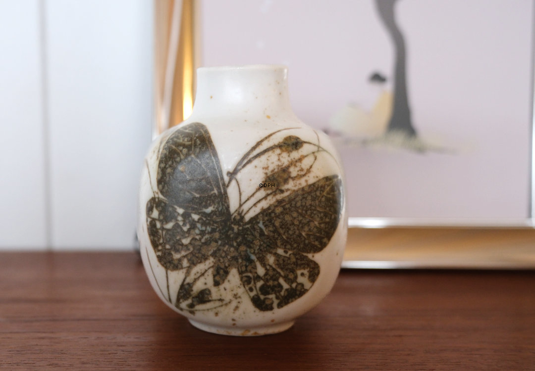 Diana Fayence-Vase mit Schmetterlingen, Royal Copenhagen Nr. 1069-5376