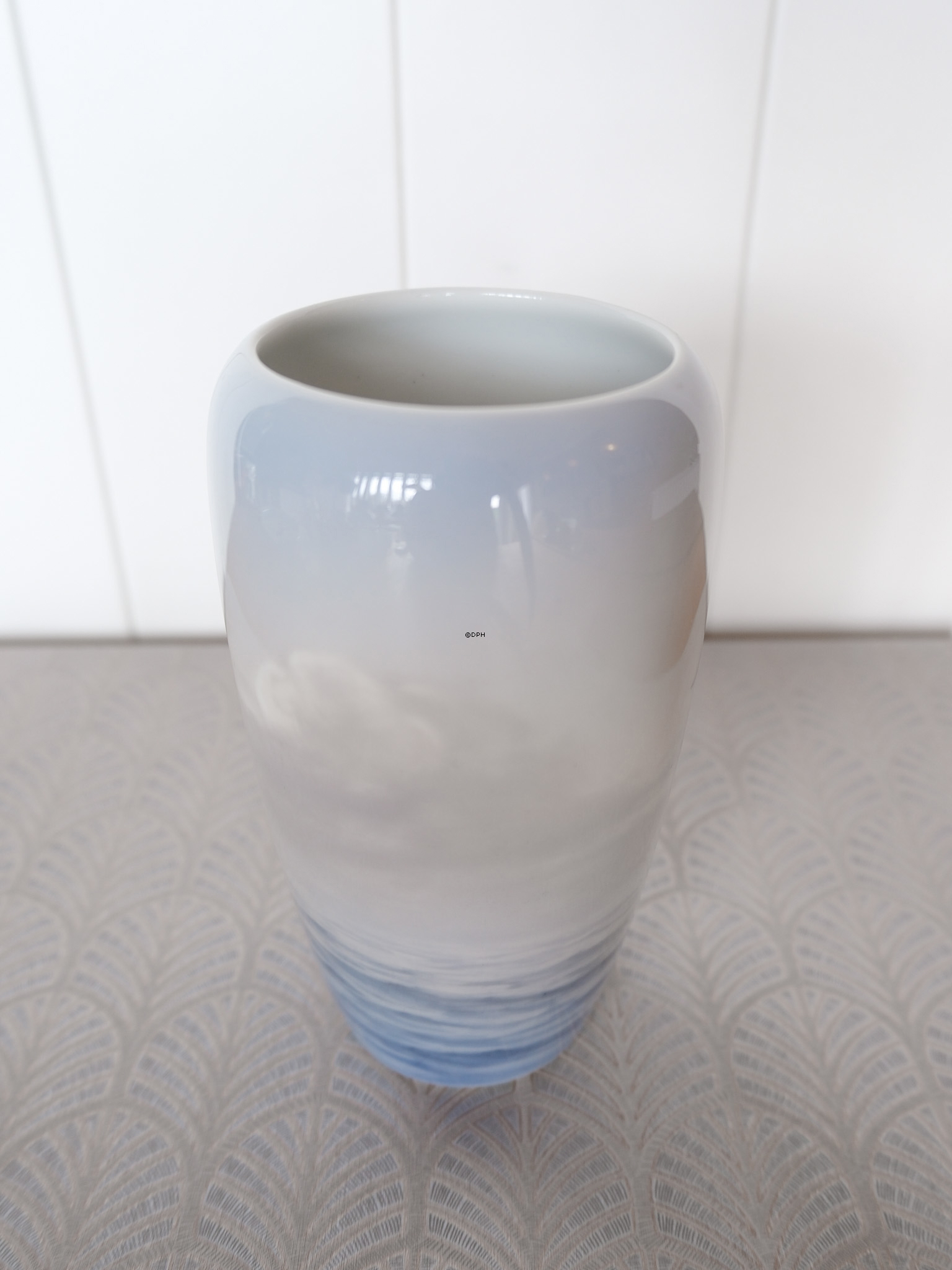 Vase mit fliegender Ente über den Wellen, Royal Copenhagen Nr. 1087-237