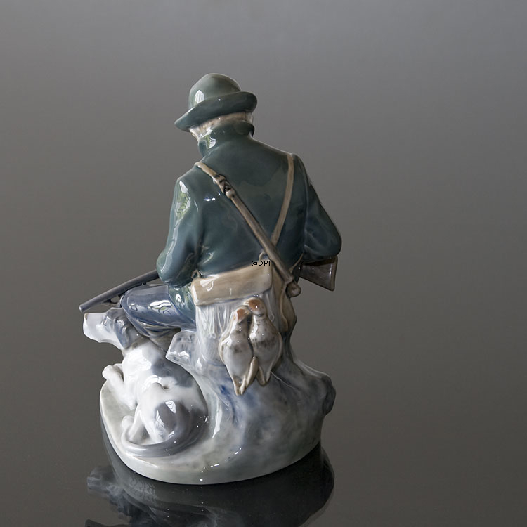 Jäger mit Hund, der seine Schrotflinte lädt, Royal Copenhagen Figur Nr. 084 oder 1087