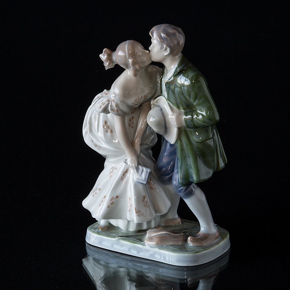 Die Prinzessin und der Schweinehirt küssen, Royal Copenhagen Figur Nr. 1114
