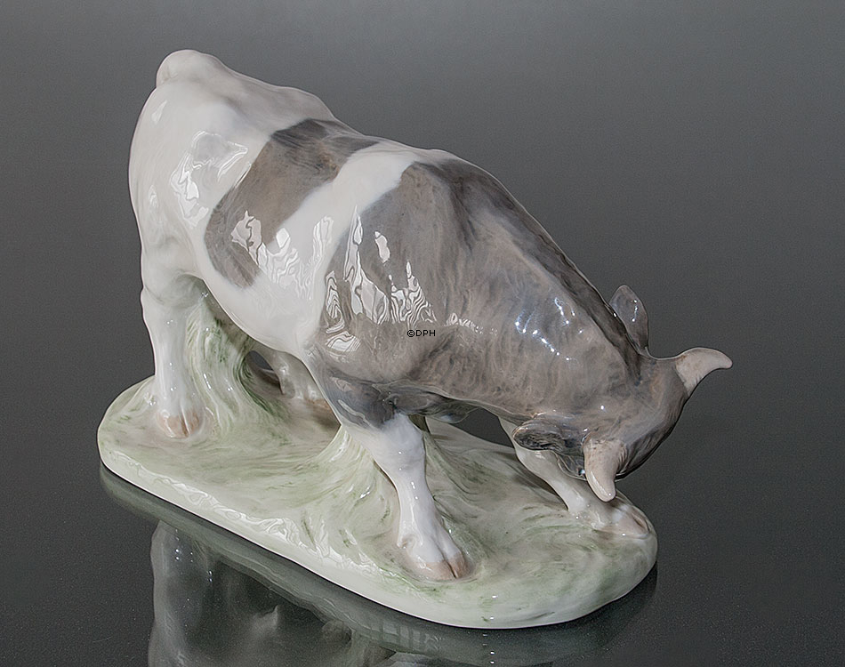 Stier bereit für Angriffslauf, Royal Copenhagen Figur Nr. 1195