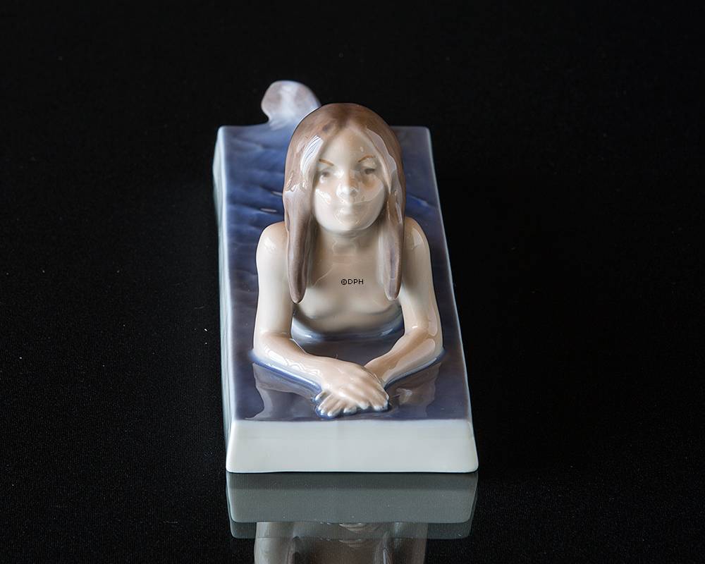 Meerjungfrau im Wasser schaut sehnsüchtig, Royal Copenhagen Figur Nr. 1212