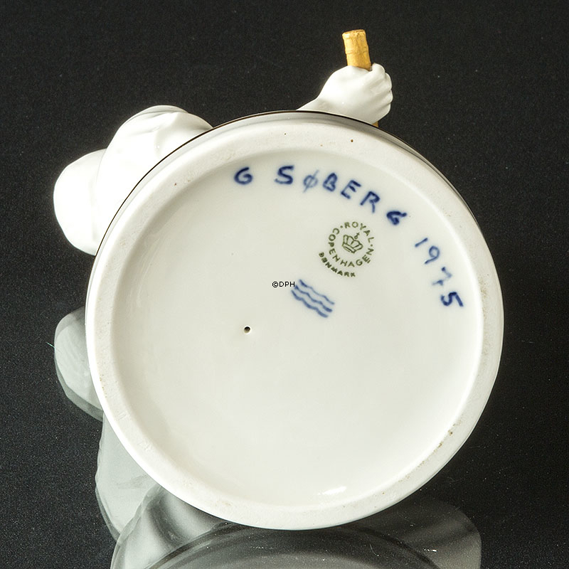 Das Mädchen mit dem goldenen Horn, Royal Copenhagen Überglasur Figur Nr. 12242