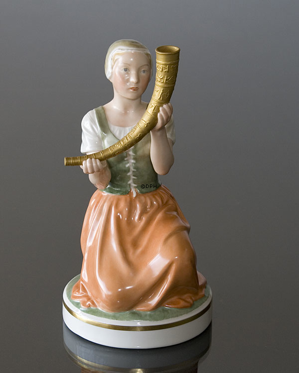 Das Mädchen mit dem goldenen Horn, Royal Copenhagen Überglasur Figur Nr. 12242
