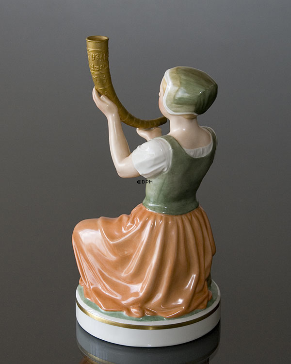 Das Mädchen mit dem goldenen Horn, Royal Copenhagen Überglasur Figur Nr. 12242