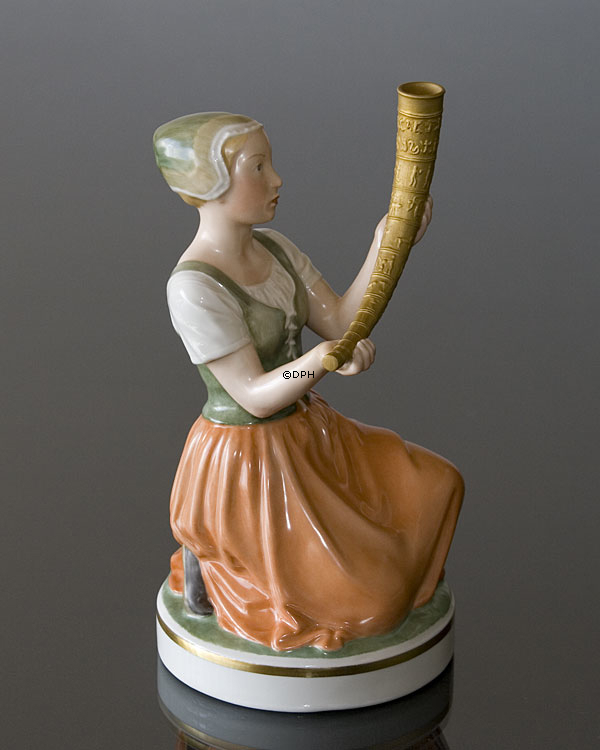 Das Mädchen mit dem goldenen Horn, Royal Copenhagen Überglasur Figur Nr. 12242