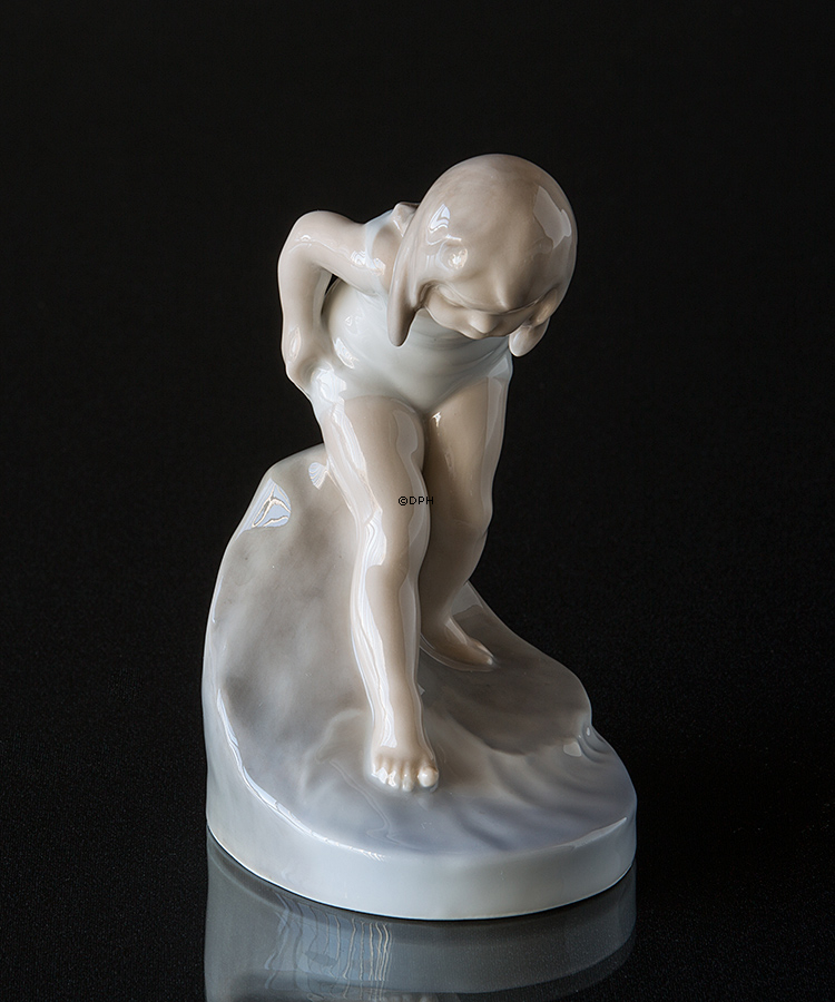 Badendes Mädchen, Das Wasser ist so kalt, Royal Copenhagen Figur Nr. 1229