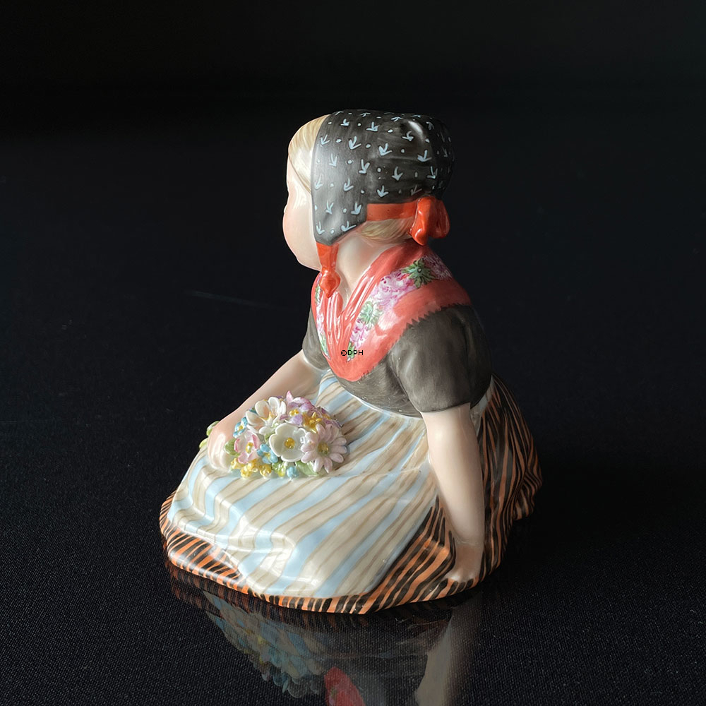 Färöer Mädchen, Royal Copenhagen Figur Nr. 12416