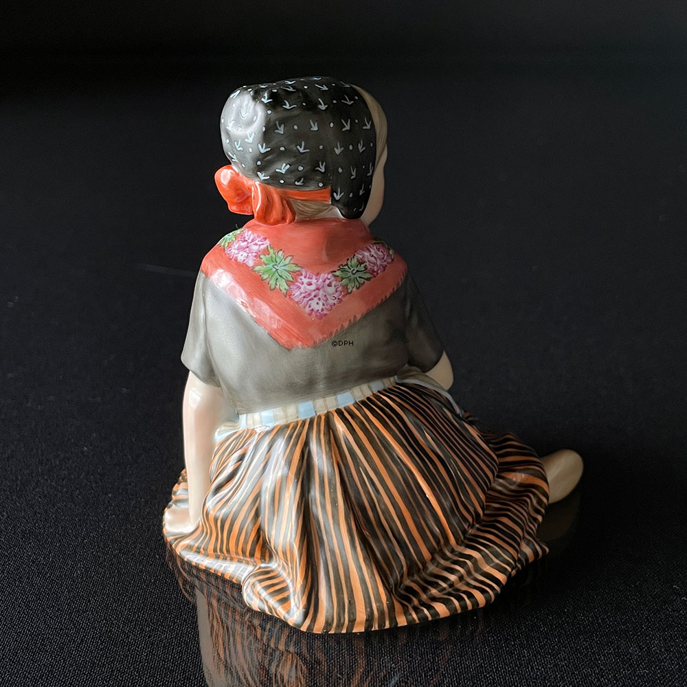 Färöer Mädchen, Royal Copenhagen Figur Nr. 12416