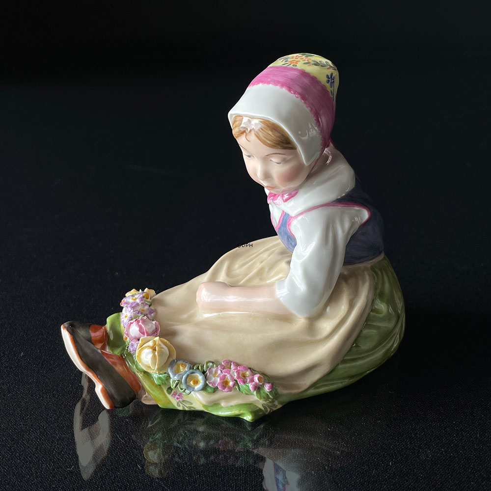 Seeland Mädchen mit Girlande, Royal Copenhagen Figur Nr. 12418