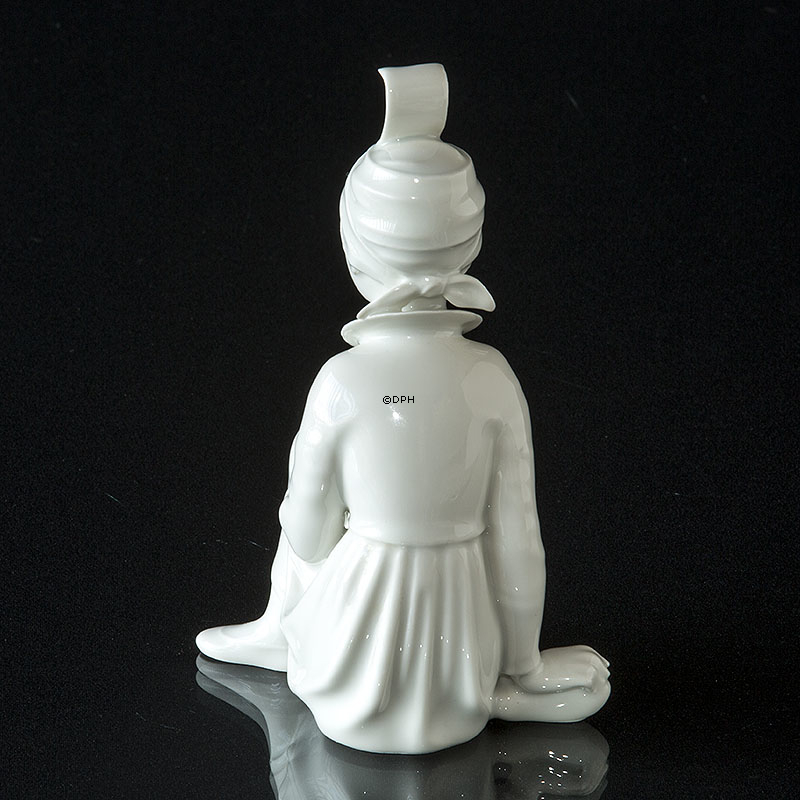 Sitzendes Mädchen, Royal Copenhagen Figur Nr. 12463 Weiß / Blanc de Chine