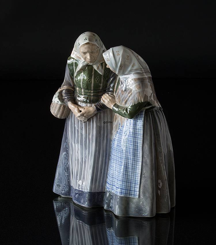 Zwei alte Frauen sprechen mit einander, Royal Copenhagen Figur Nr. 1319