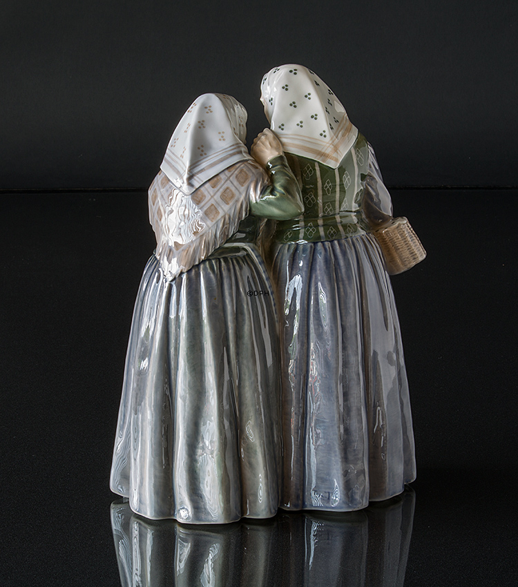 Zwei alte Frauen sprechen mit einander, Royal Copenhagen Figur Nr. 1319