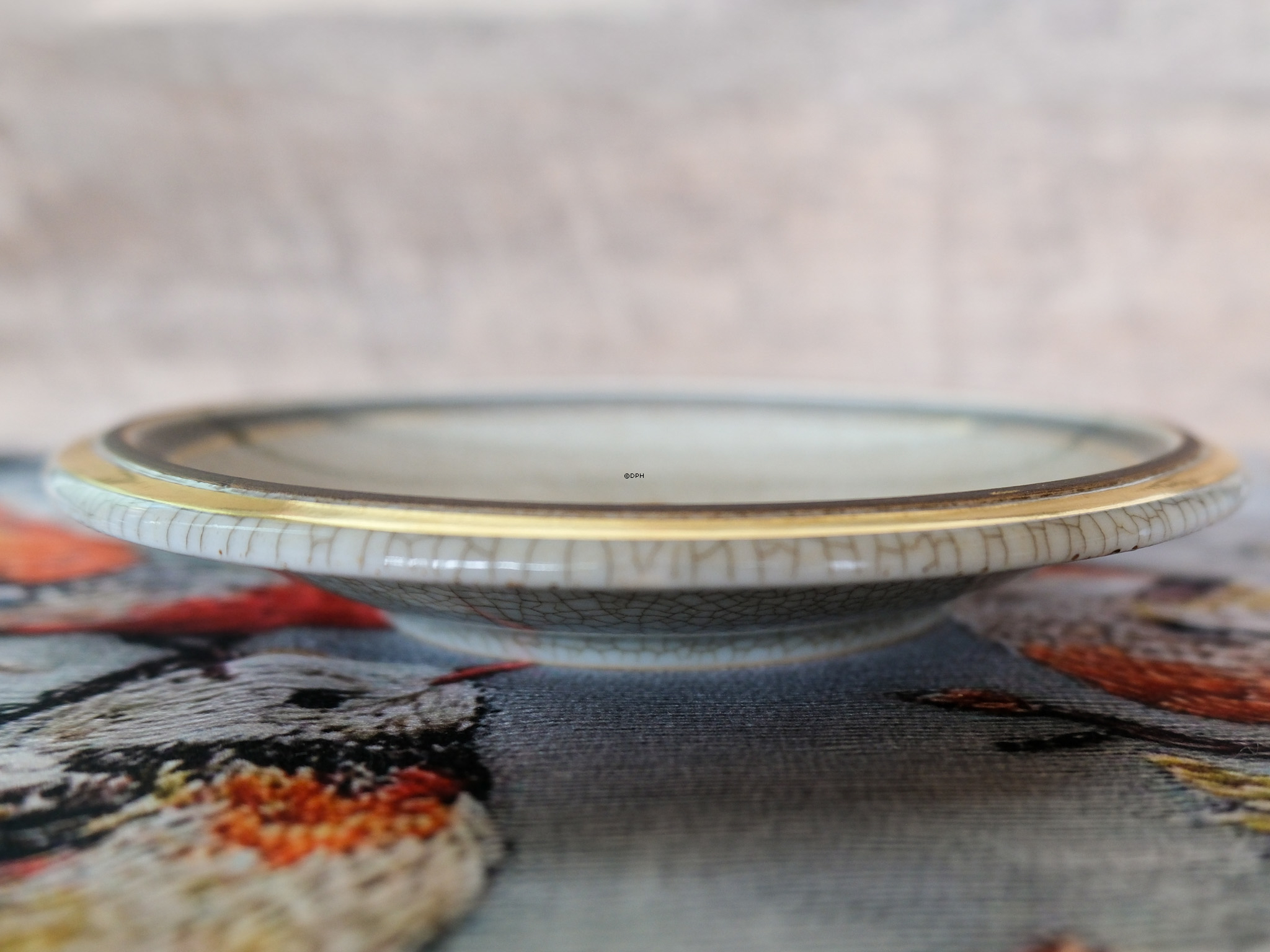 Craquele Schale mit Eichhörnchen, Royal Copenhagen Nr. 132-2568