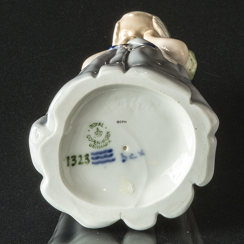 Mädchen aus Bornholm in Regionaltracht, Royal Copenhagen Figur Nr. 1323 (einzigartig - SONDERFARBEN)