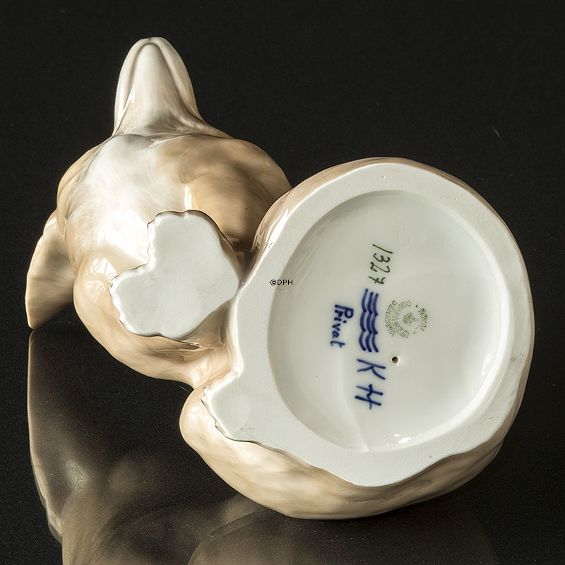 Fuchs sitzend, große Royal Copenhagen Figur Nr. 1327 (1931-1935) signiert Privat KH)