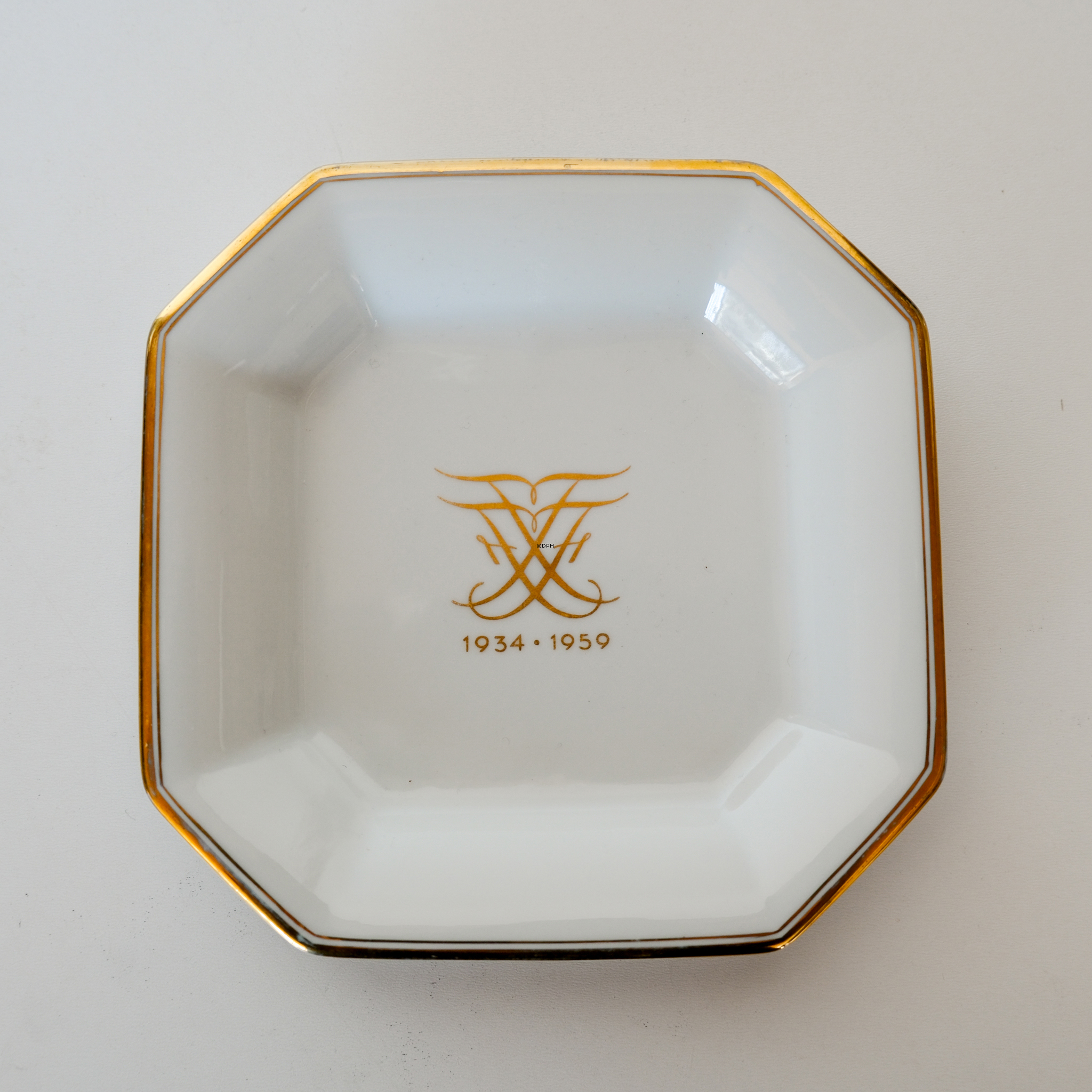 Royal Copenhagen Schale Thomas B. Thriges Fond 1934-1959 Nr. 14120