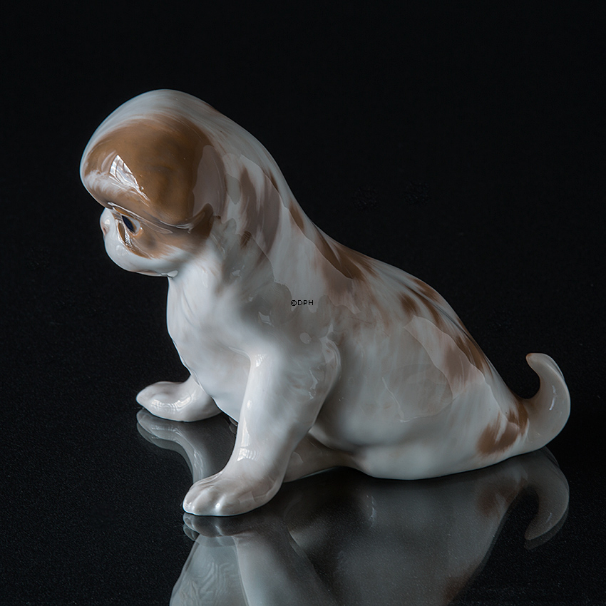 Pekingese Hund, der sich hinsetzt, Royal Copenhagen Hundefigur Nr. 1453