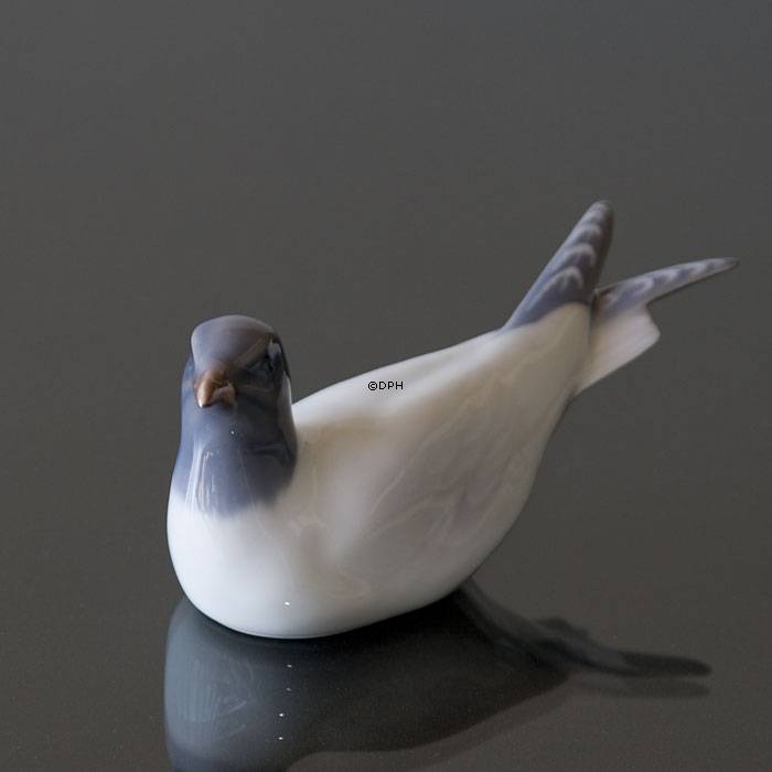 Seemöwe, die wie im Wasser liegt, Royal Copenhagen Vogelfigur Nr. 104 oder 1468