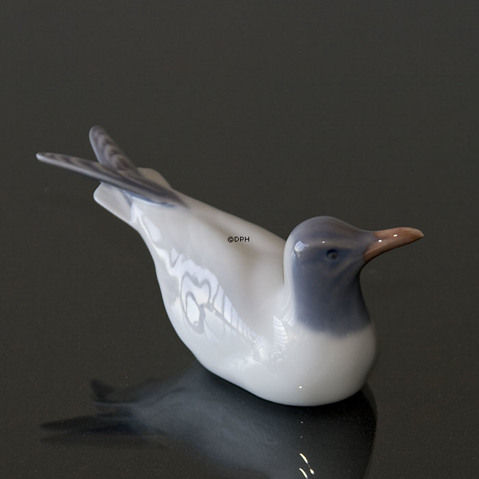 Seemöwe, die wie im Wasser liegt, Royal Copenhagen Vogelfigur Nr. 104 oder 1468