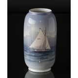 Vase mit Segelschiff, Royal Copenhagen Nr. 1484-107