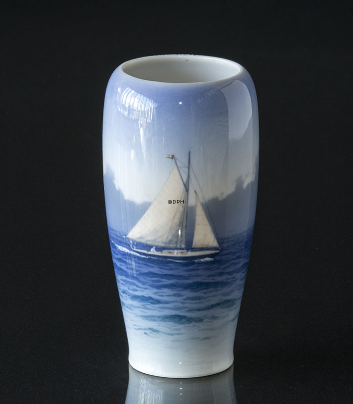 Vase mit Segelschiff, Royal Copenhagen Nr. 1484-235