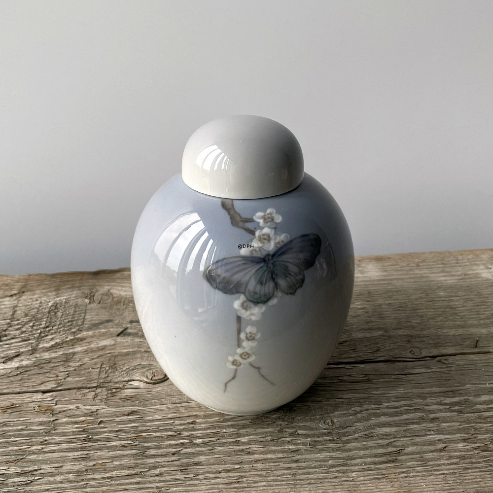 Gefäß mit Schmetterling, Royal Copenhagen Nr. 1528-1241