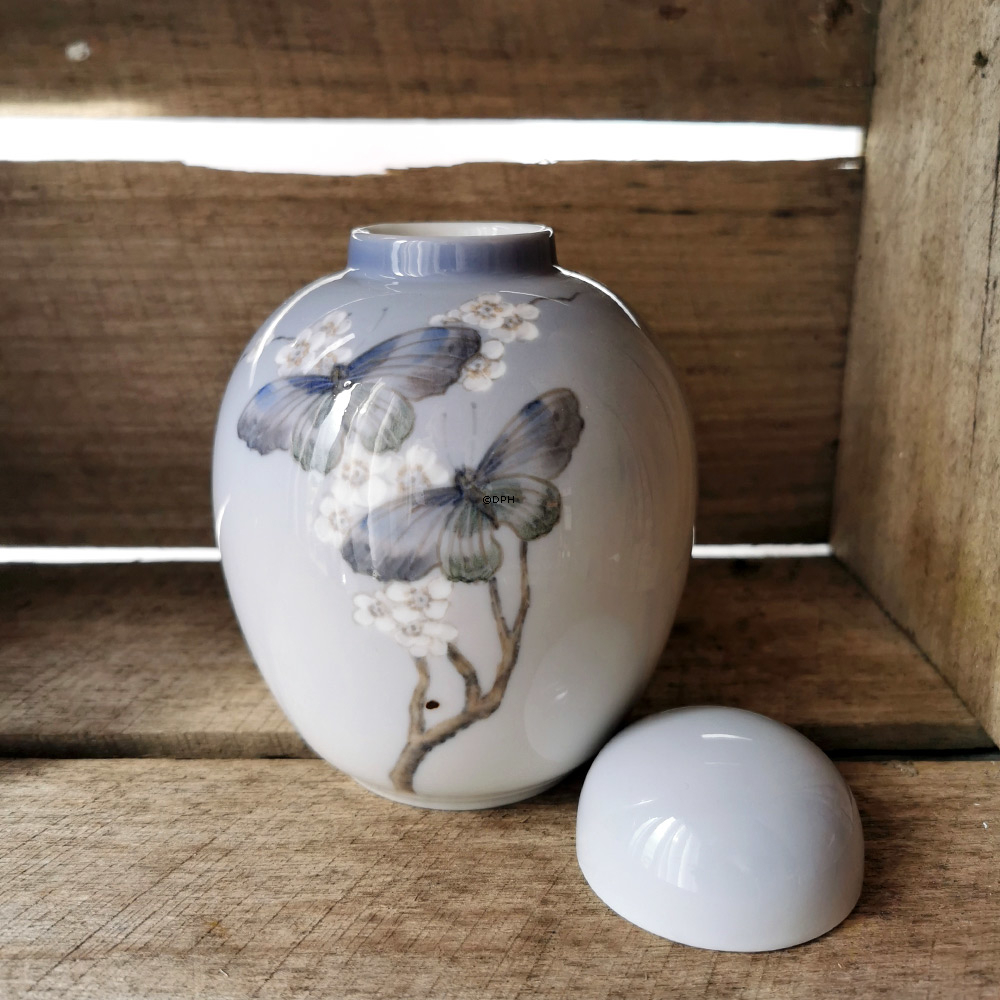 Gefäß mit Schmetterling, Royal Copenhagen Nr. 1528-1241