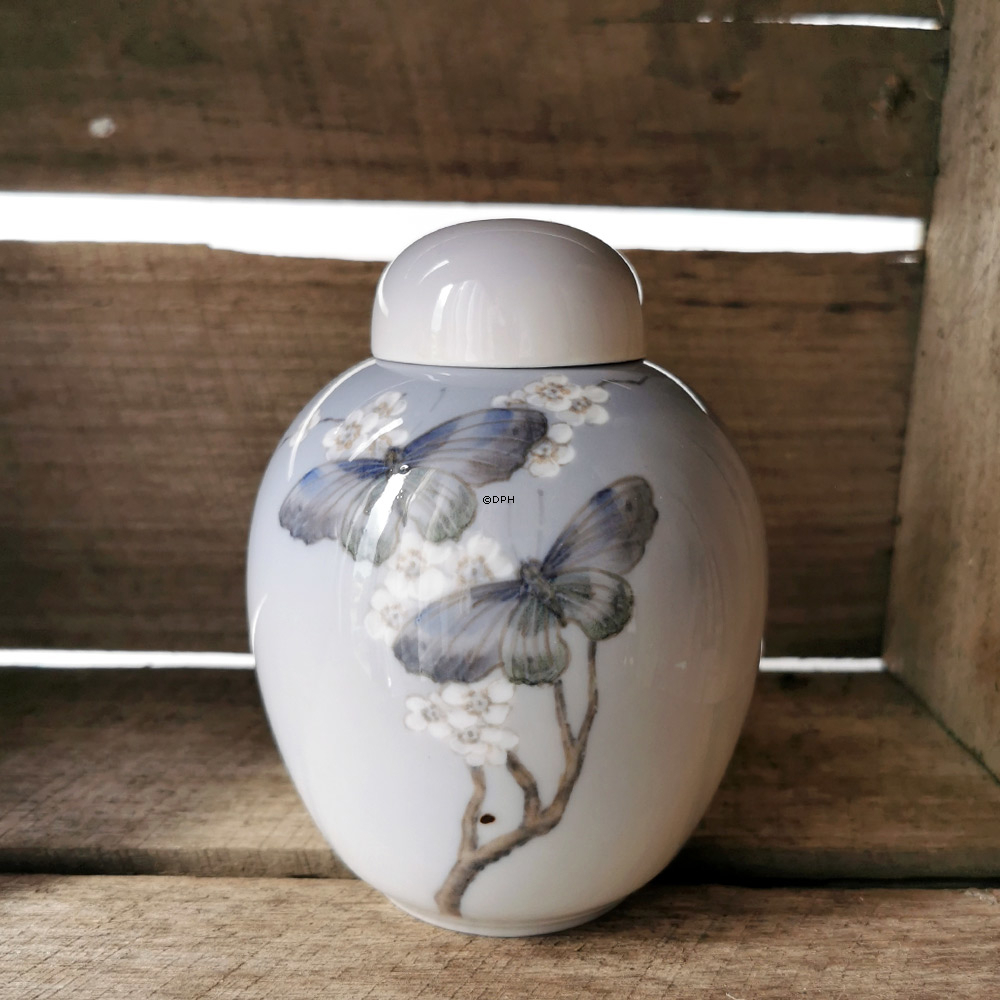 Gefäß mit Schmetterling, Royal Copenhagen Nr. 1528-1241