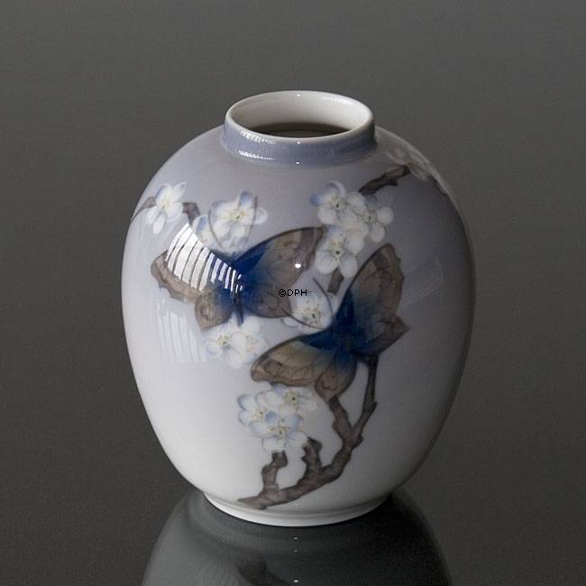 Vase mit Schmetterling, Royal Copenhagen Nr. 1528-1241