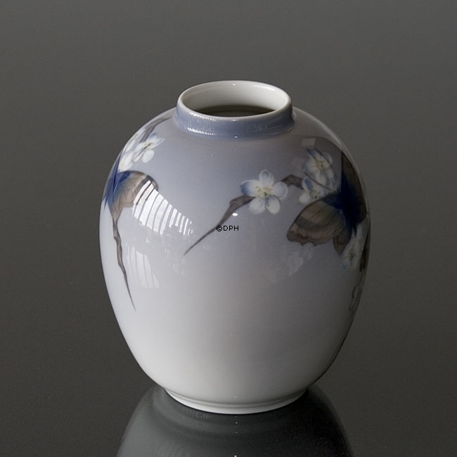 Vase mit Schmetterling, Royal Copenhagen Nr. 1528-1241
