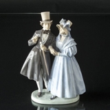 Ein Abend in Tivoli mit einem jungen Paar, Royal Copenhagen Figur Nr. 1593 (UNICA - BLAUES KLEID 1894-1922)