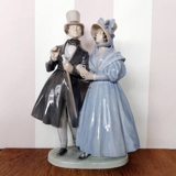 Ein Abend in Tivoli mit einem jungen Paar, Royal Copenhagen Figur Nr. 1593 (UNICA - BLAUES KLEID 1894-1922)