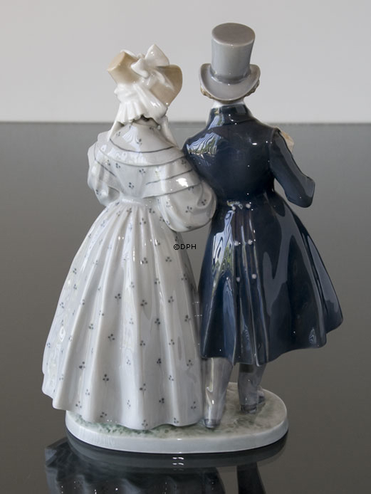 Ein Abend in Tivoli mit einem jungen Paar, Royal Copenhagen Figur Nr. 1593