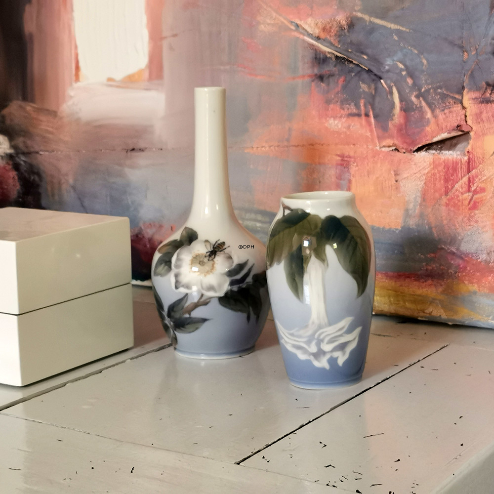 Vase mit Biene und Blume, Royal Copenhagen Nr. 1659-43-6 oder 1659-43B