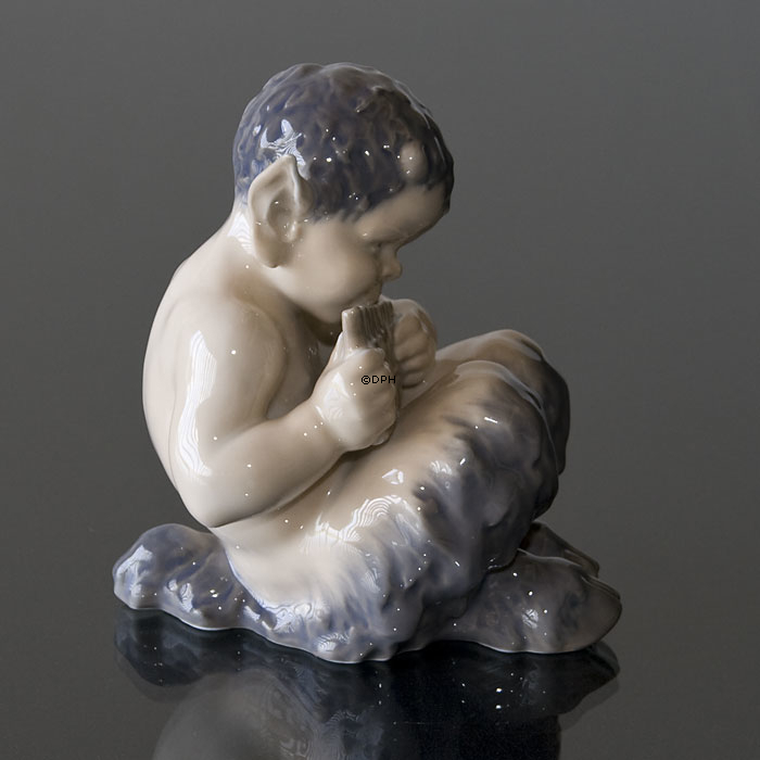 Satyr (Pan) spielt Flöte, Royal Copenhagen Figur Nr. 1736